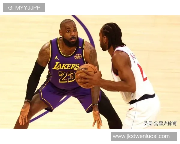 2012年湖人队与快船队激烈对决精彩瞬间回顾图解